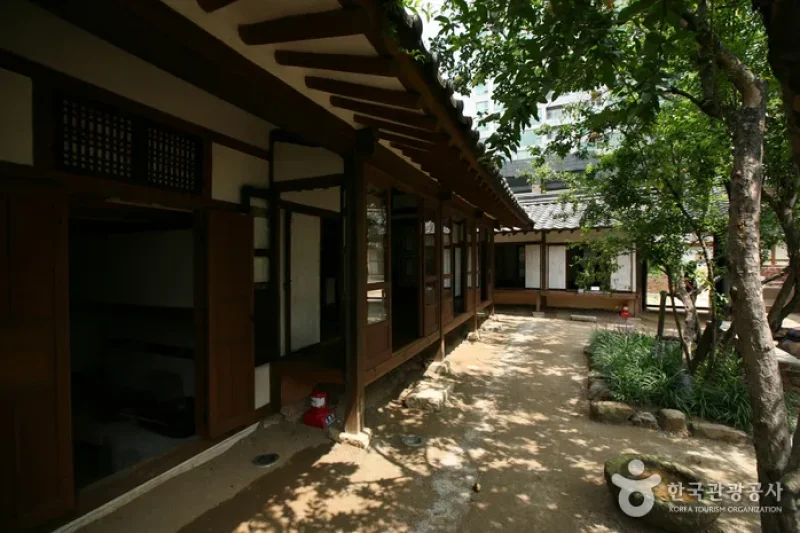 House of Yi Sang-hwa  (2/20)