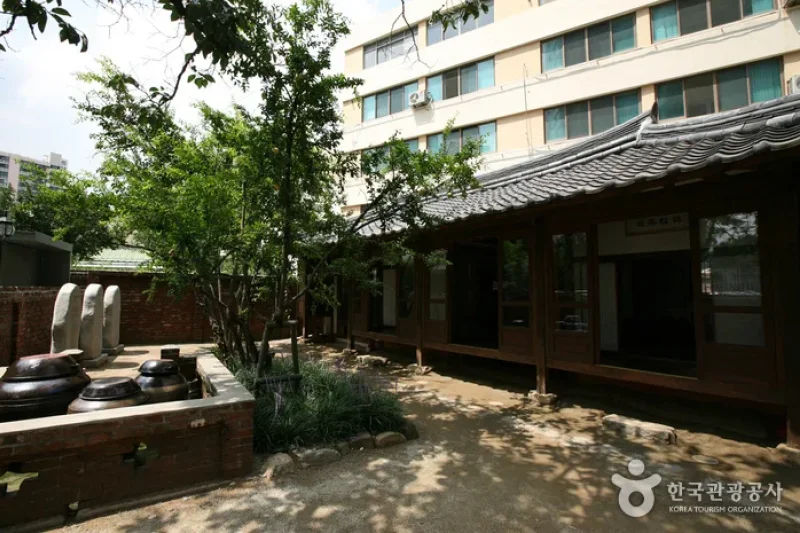 House of Yi Sang-hwa  (4/20)