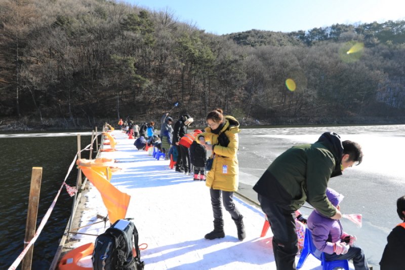 Anseong Ice Fishing Festival  (2/2)
