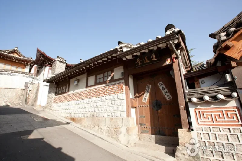 Eight Scenic Views of Bukchon  (2/3)