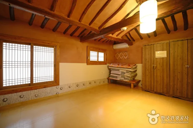 Jangbogo Hanok Pension (장보고한옥펜션)[한국관광품질인증/Korea Quality]