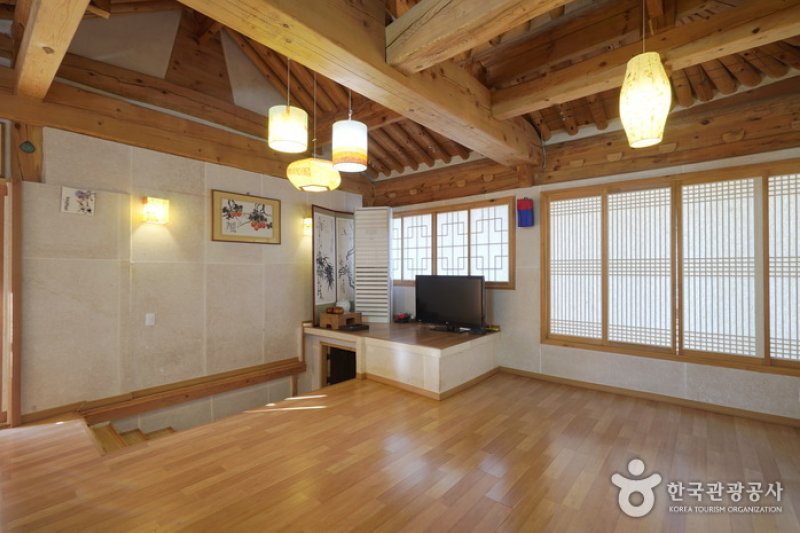 Namusae (Tree and Bird) (나무와 새)[한국관광품질인증/Korea Quality] (11/30)