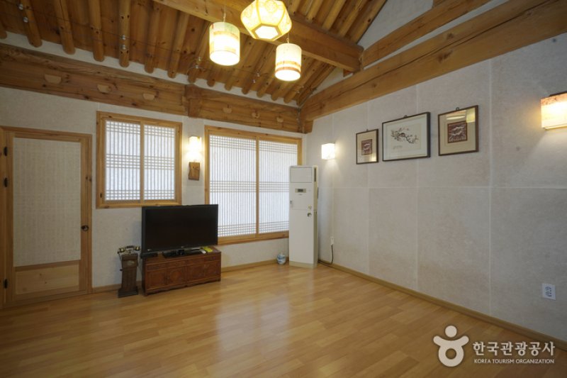 Namusae (Tree and Bird) (나무와 새)[한국관광품질인증/Korea Quality] (12/30)