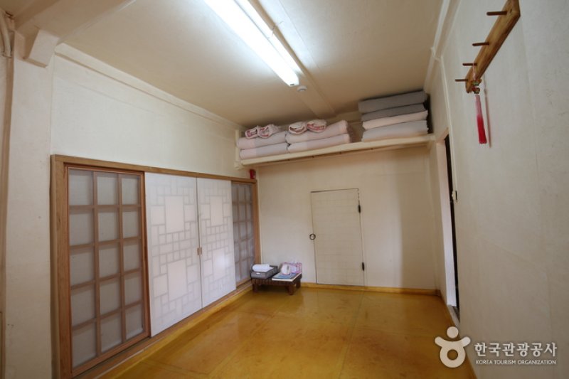 Changsil Gotaek (The Old House of Changsil)(창실고택) [한국관광품질인증/Korea Quality] (3/9)