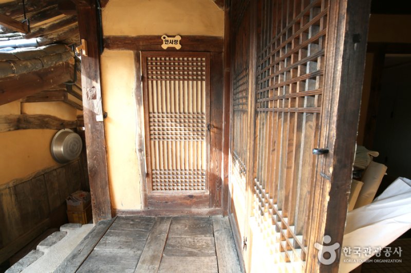 Changsil Gotaek (The Old House of Changsil)(창실고택) [한국관광품질인증/Korea Quality] (4/9)