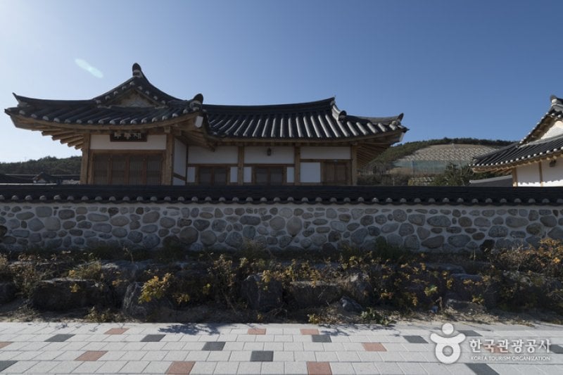 Mangsang Auto Camping Resort (망상오토캠핑리조트) [한국관광품질인증/Korea Quality] (1/10)