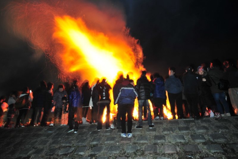 Gangneung Full Moon Rite  (1/3)