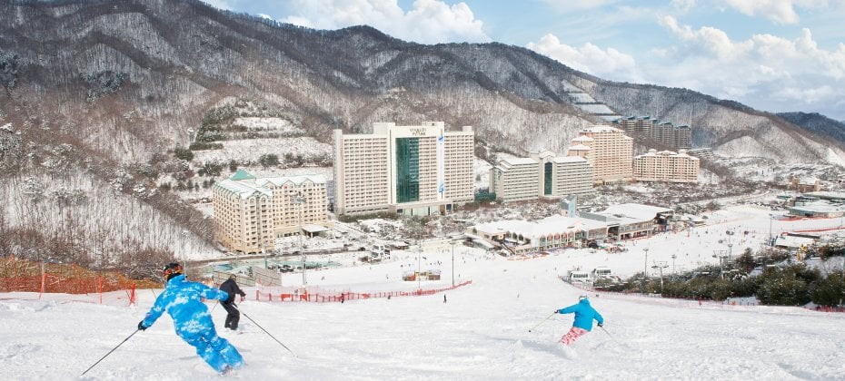 VIVALDI PARK ONE DAY SKI TOUR / shuttle service (1/36)