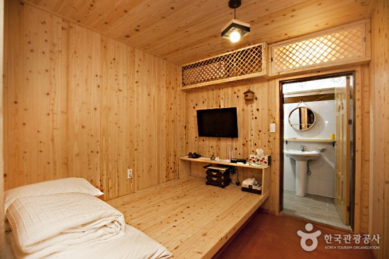The Hanok (더한옥)[한국관광품질인증제/ Korea Quality] (3/11)
