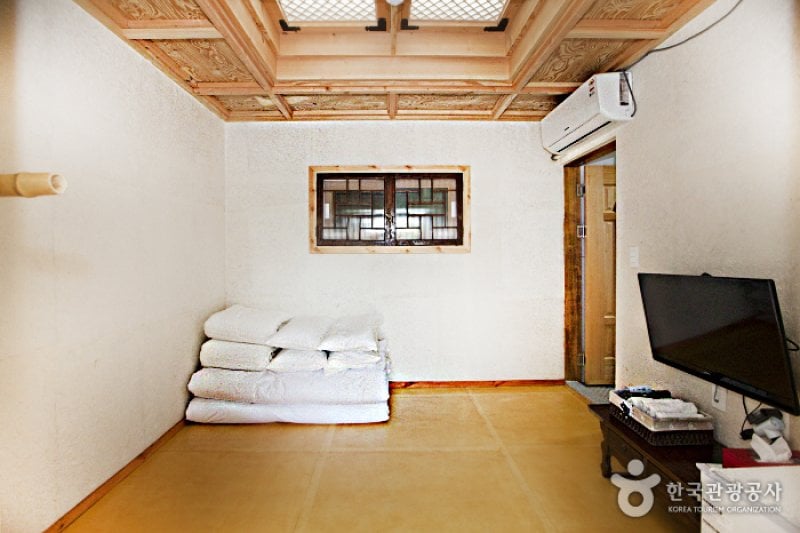 The Hanok (더한옥)[한국관광품질인증제/ Korea Quality] (4/11)