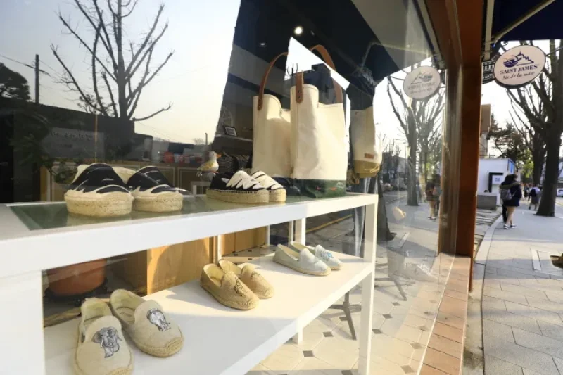 Saint James Boutique Samcheong (세인트제임스 삼청점) (12/24)