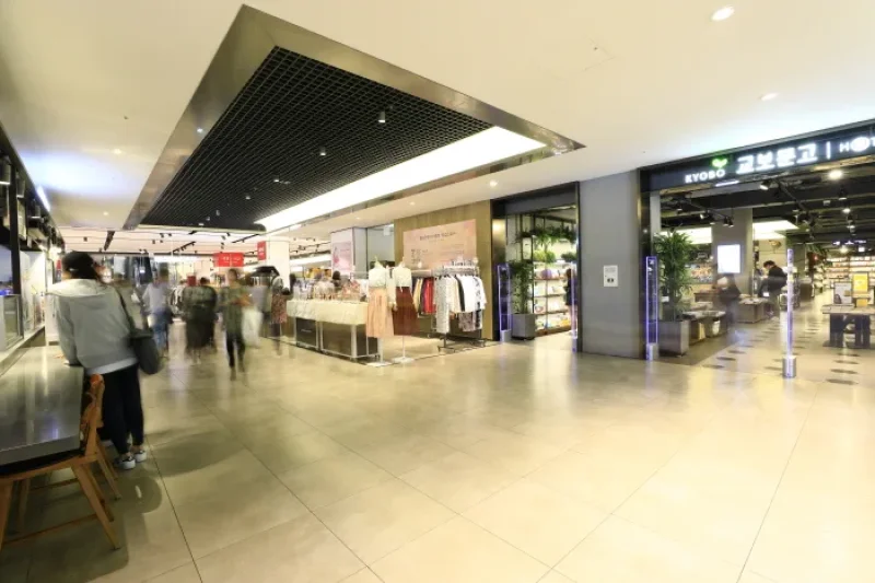 Hyundai City Outlet Dongdaemun Branch (현대시티아울렛 동대문점) (14/16)