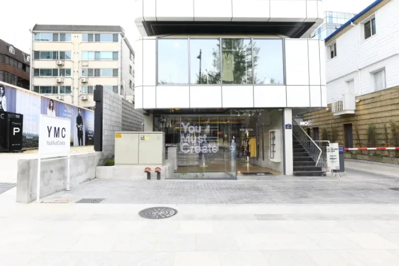 Y.M.C. SEOUL (YMC 서울) (1/22)