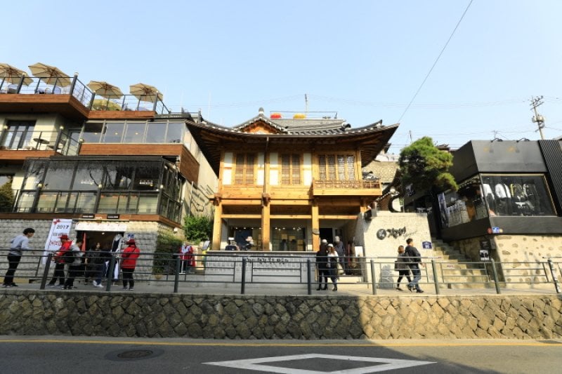 Jilkyungyee Uriot, Inc. (질경이 삼청점) (1/26)