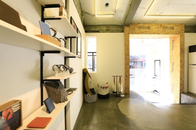 Platform Place Sinsa Branch (플랫폼 플레이스(신사점)) (4/15)