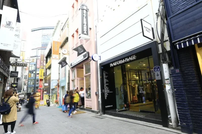Platform Place Myeong-dong Branch (플랫폼 플레이스(명동점)) (1/15)