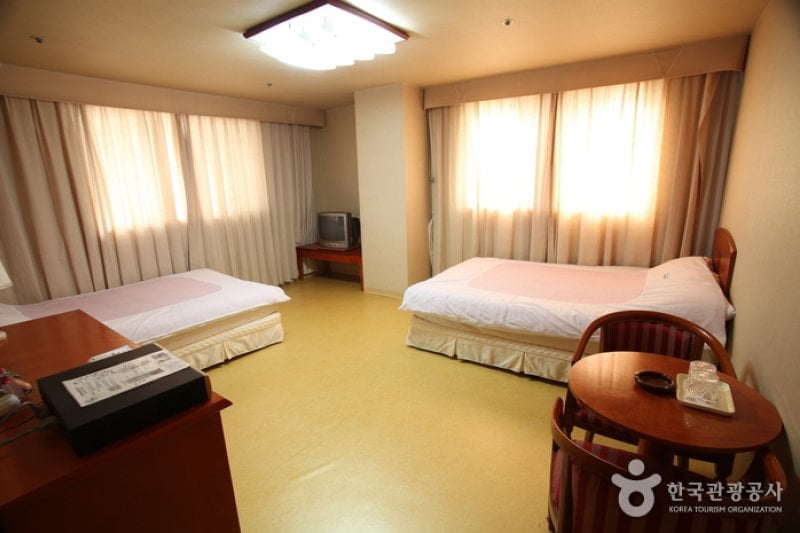 The Central Hotel  (9/16)