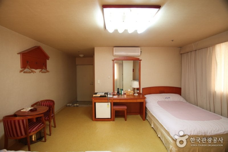 The Central Hotel  (11/16)
