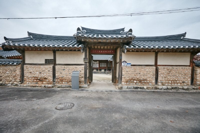 The Head House of Jeong On (정온선생종택)[한국관광품질인증/Korea Quality] (1/34)