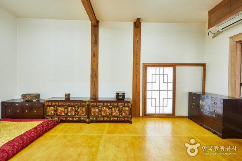 The Head House of Jeong On (정온선생종택)[한국관광품질인증/Korea Quality] (13/34)