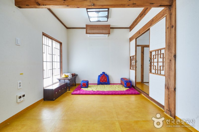 The Head House of Jeong On (정온선생종택)[한국관광품질인증/Korea Quality] (14/34)