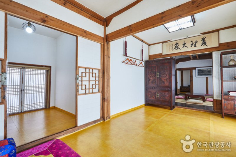 The Head House of Jeong On (정온선생종택)[한국관광품질인증/Korea Quality] (15/34)