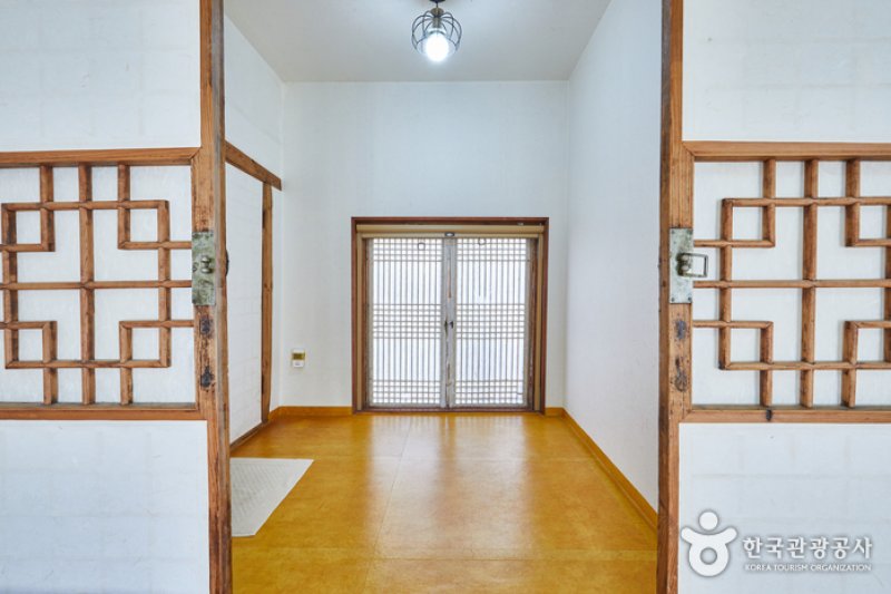 The Head House of Jeong On (정온선생종택)[한국관광품질인증/Korea Quality] (16/34)