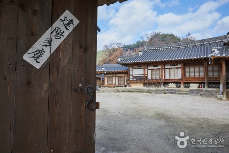The Head House of Jeong On (정온선생종택)[한국관광품질인증/Korea Quality] (19/34)