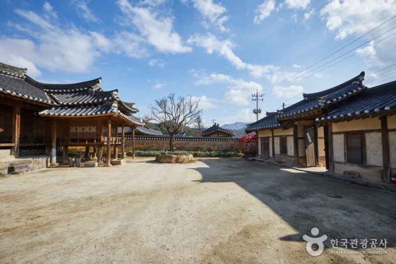 The Head House of Jeong On (정온선생종택)[한국관광품질인증/Korea Quality] (20/34)