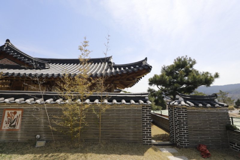 Hanchaedang Hanok Stay Center (한채당 체험한옥관) [한국관광품질인증/Korea Quality] (1/17)