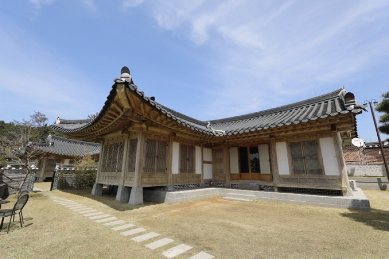 Hanchaedang Hanok Stay Center (한채당 체험한옥관) [한국관광품질인증/Korea Quality] (13/17)