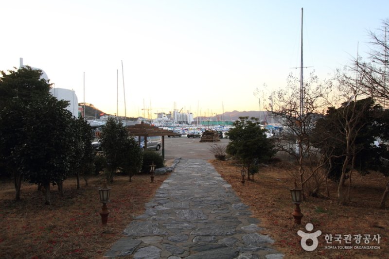 Kumho Tongyeong Marina Resort  (2/5)