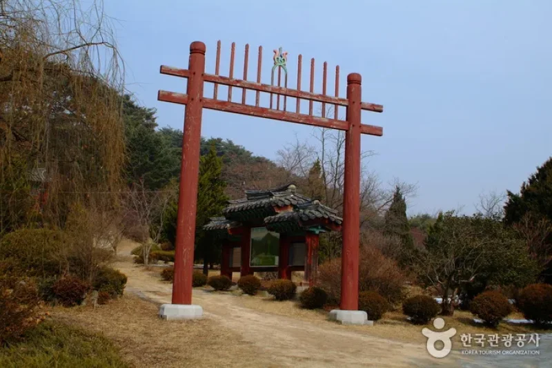 Graveyard of Sinjangjeolgong  (4/8)