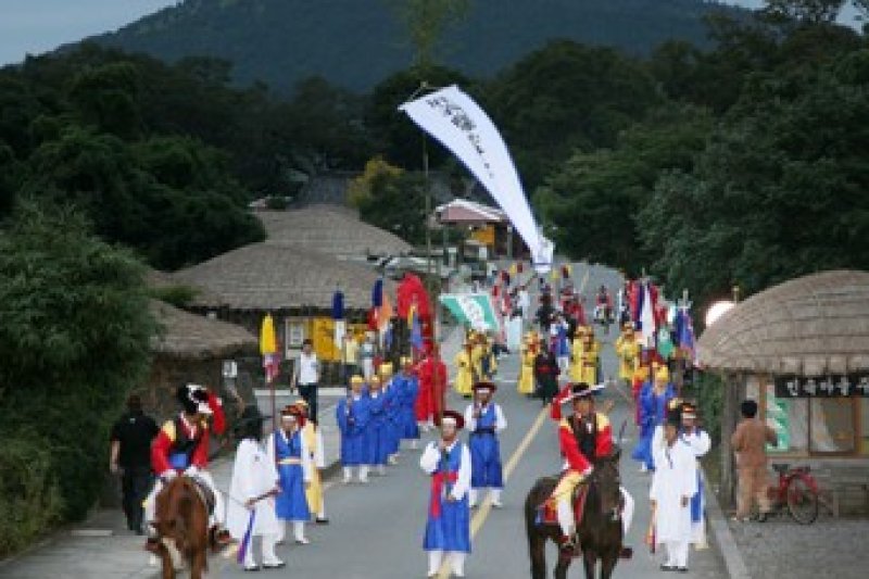 Jeju Seongeup Village Tradition Reenactment Folk Festival  (1/7)