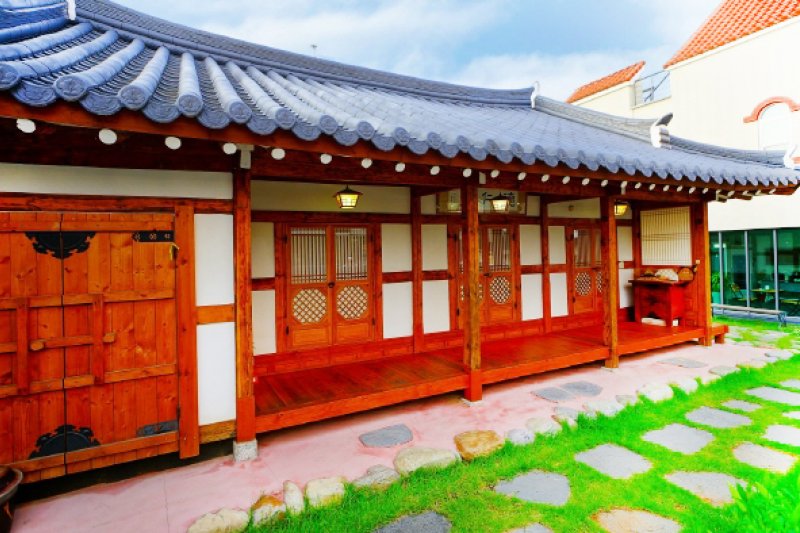 Deokindang (덕인당)[한국관광품질인증제/ Korea Quality] (1/16)