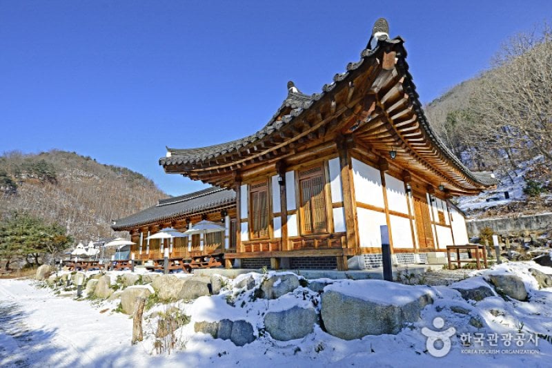 Paroho Hanok Pension (파로호한옥펜션) [한국관광품질인증제/ Korea Quality] (1/32)