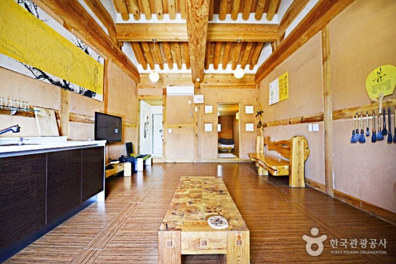 Paroho Hanok Pension (파로호한옥펜션) [한국관광품질인증제/ Korea Quality] (11/32)