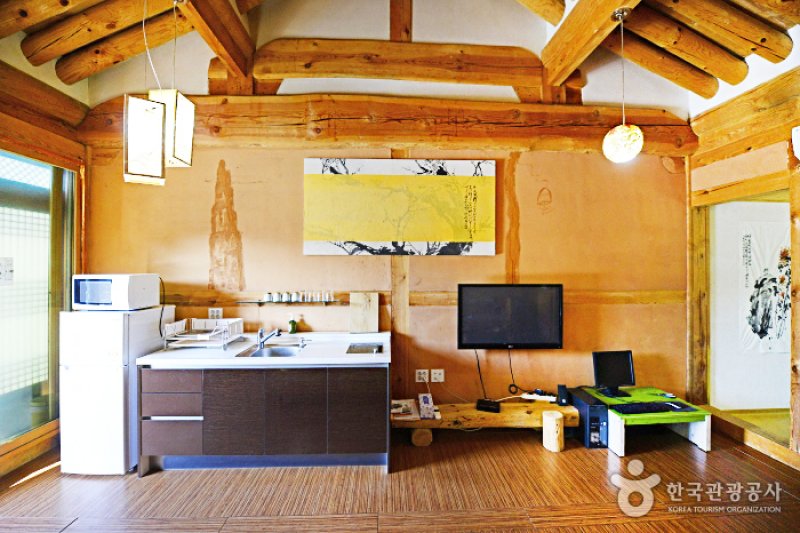 Paroho Hanok Pension (파로호한옥펜션) [한국관광품질인증제/ Korea Quality] (12/32)