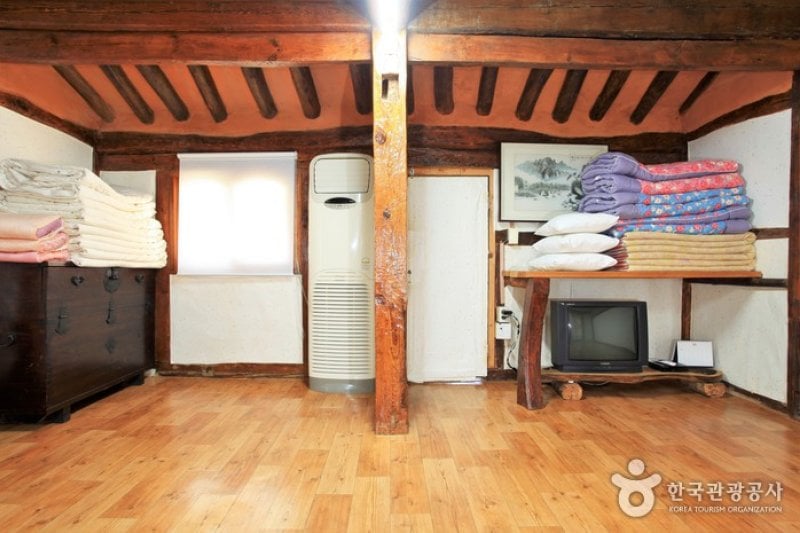 Suncheonman Bay Haeryongseong Fortress Gotaek (Old House) (순천만해룡성고택)[한국관광품질인증/Korea Quality] (1/41)