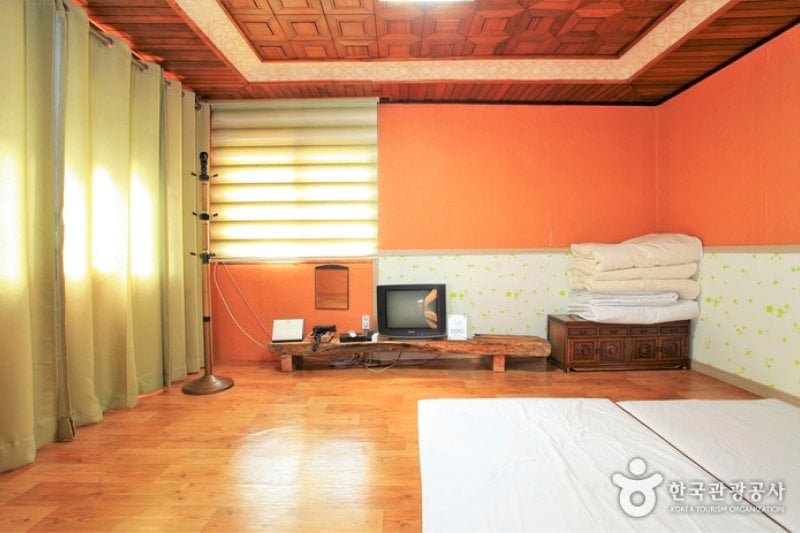 Suncheonman Bay Haeryongseong Fortress Gotaek (Old House) (순천만해룡성고택)[한국관광품질인증/Korea Quality] (12/41)