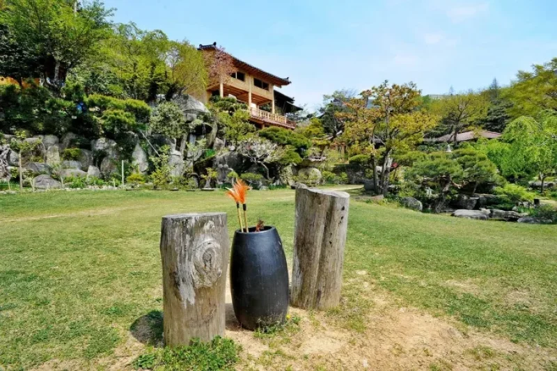Yetmasil Pension (옛마실펜션)[한국관광품질인증제/ Korea Quality] (1/22)