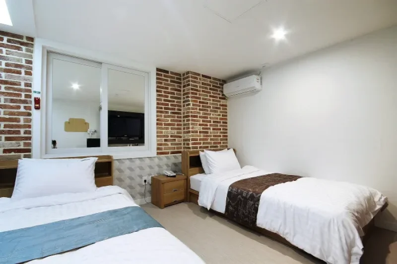 Firefly Motel (반딧불이모텔) [한국관광품질인증제/ Korea Quality] (6/39)