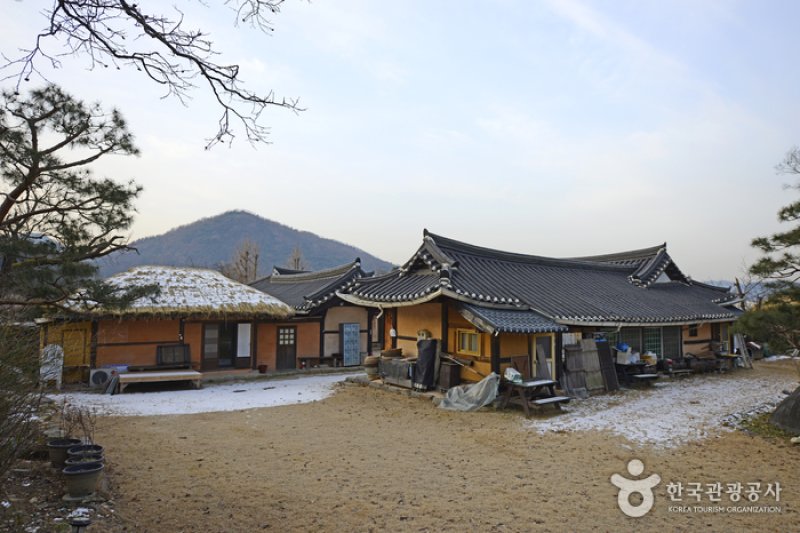 Pungduck Old House (풍덕고택)[한국관광품질인증제/ Korea Quality] (1/11)