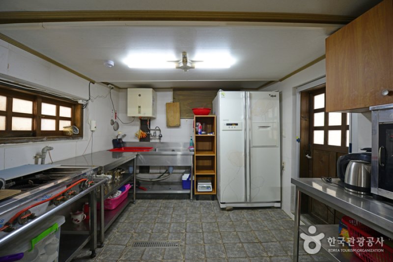 Pungduck Old House (풍덕고택)[한국관광품질인증제/ Korea Quality] (2/11)
