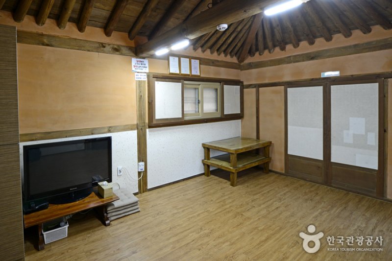Pungduck Old House (풍덕고택)[한국관광품질인증제/ Korea Quality] (5/11)