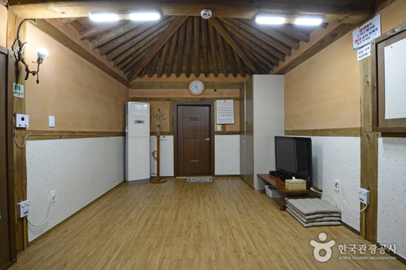 Pungduck Old House (풍덕고택)[한국관광품질인증제/ Korea Quality] (6/11)