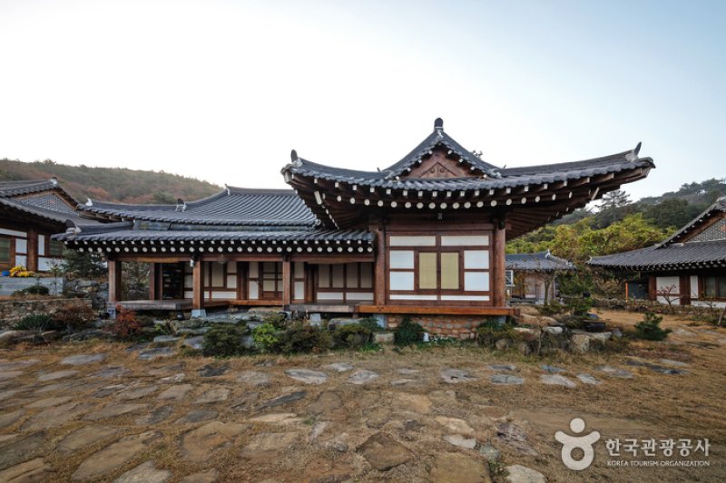 Mureungdonwon Hanok Guesthouse (Janyeonae Hanok Guesthouse) (무릉도원한옥집(자연애 한옥집))[한국관광품질인증제/ Korea Quality] (1/15)
