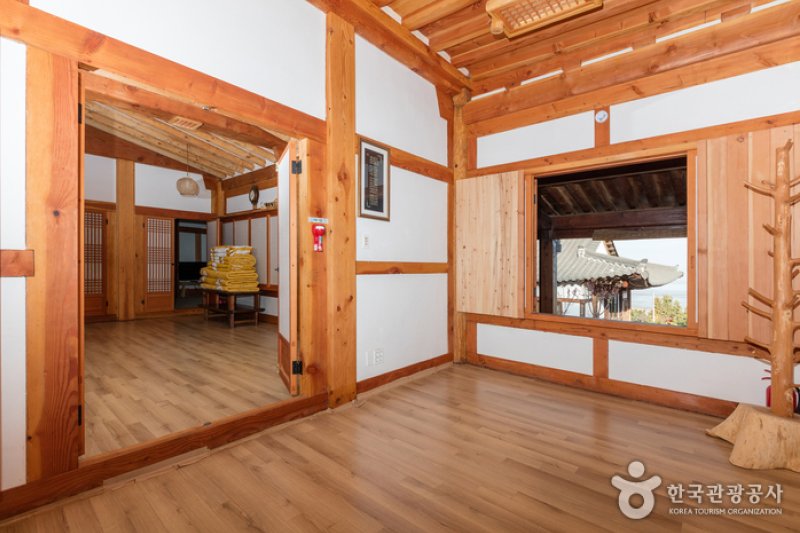 Mureungdonwon Hanok Guesthouse (Janyeonae Hanok Guesthouse) (무릉도원한옥집(자연애 한옥집))[한국관광품질인증제/ Korea Quality] (2/15)