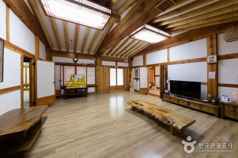 Mureungdonwon Hanok Guesthouse (Janyeonae Hanok Guesthouse) (무릉도원한옥집(자연애 한옥집))[한국관광품질인증제/ Korea Quality] (4/15)