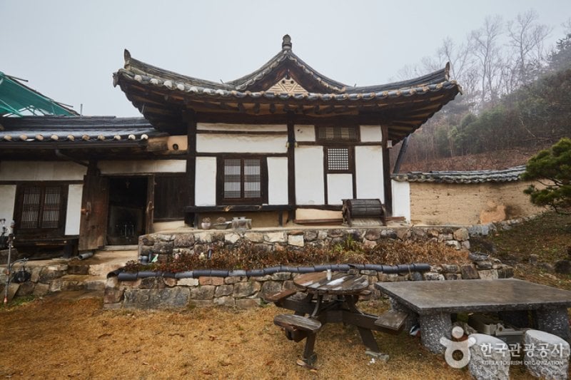 Yangsodang House (안동김씨종택 양소당)[한국관광품질인증제/ Korea Quality] (1/13)